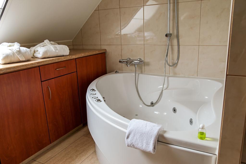 Hotel Wilgenhof Maaseik Kültér fotó